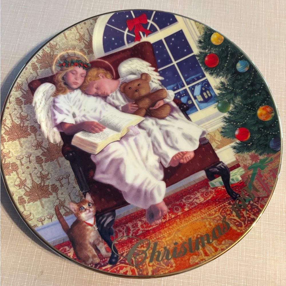 Avon Christmas Angel Plate. Heavenly dreams.
